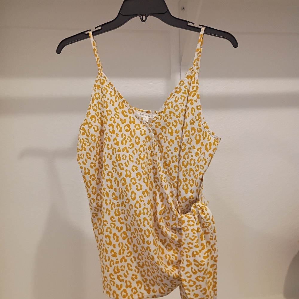 Blu Pepper Leopard Print Mustard/Cream Sleeveless Top Size L ajutable Bow Left - Picture 1 of 10